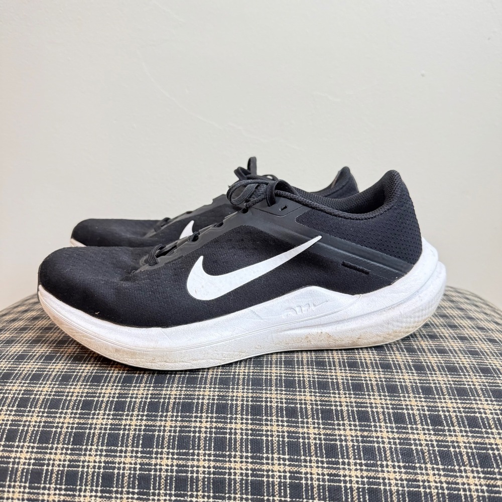 Nike Winflo 10 Cushioned Lightweight Running Shoes Size 7.5 Black White